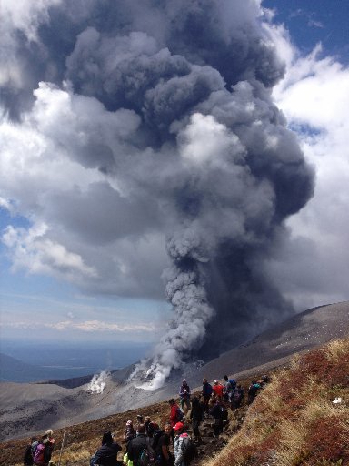הר געש מתפרץ 2