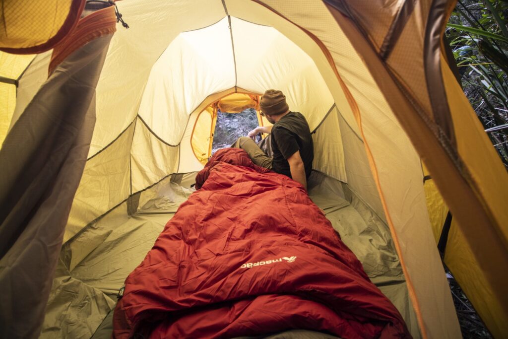 אוהל שק שינה ניו זילנד טרק