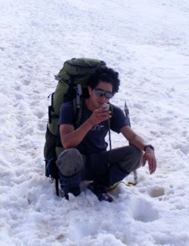 בני מצוות Rotem NZ רכז שטח בפארק לאומי טראנקי במהלך טיפוס על הר מושלג